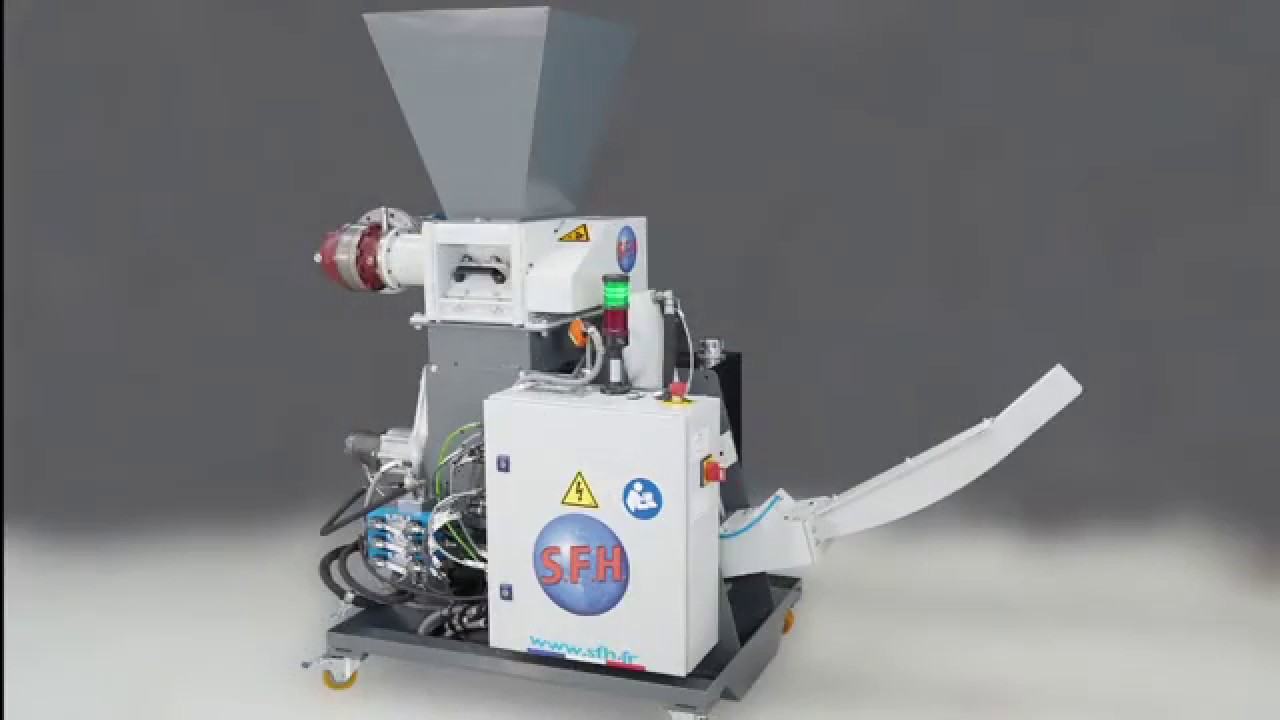 Compactage de copeaux directement sous convoyeurs. Chip compactor under conveyor