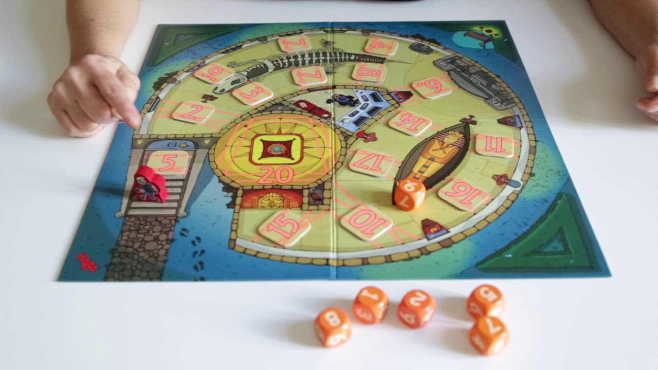 Código secreto 13+4, un juego de mesa para practicar el cálculo mental.