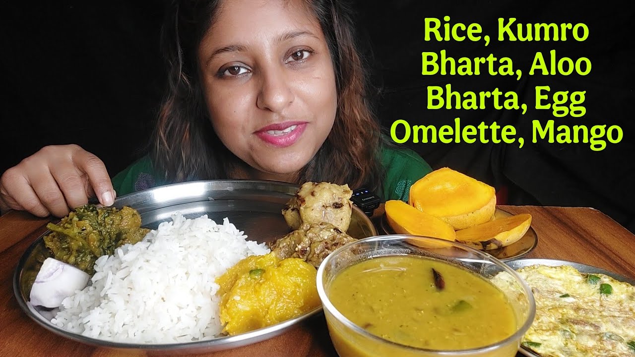 Eating Show-Rice, Aloo Bharta, Kumro Bharta, Begun Bharta, Egg Omelette, Peyaj Diye Musur Dal, Mango