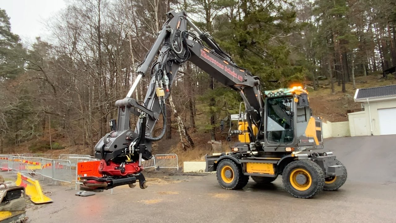 K&ouml;p Gr&auml;vmaskin Volvo EW 160E gr&auml;vsystem, tiltrotator + 4 redskap p&aring; Klaravik