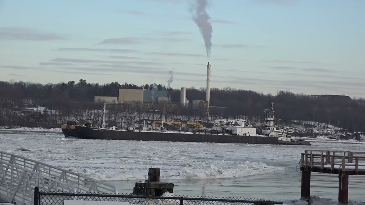 NBD Hudson River barge traffic crushing the ice with their bows @ Milton Landing NY 2/3/26