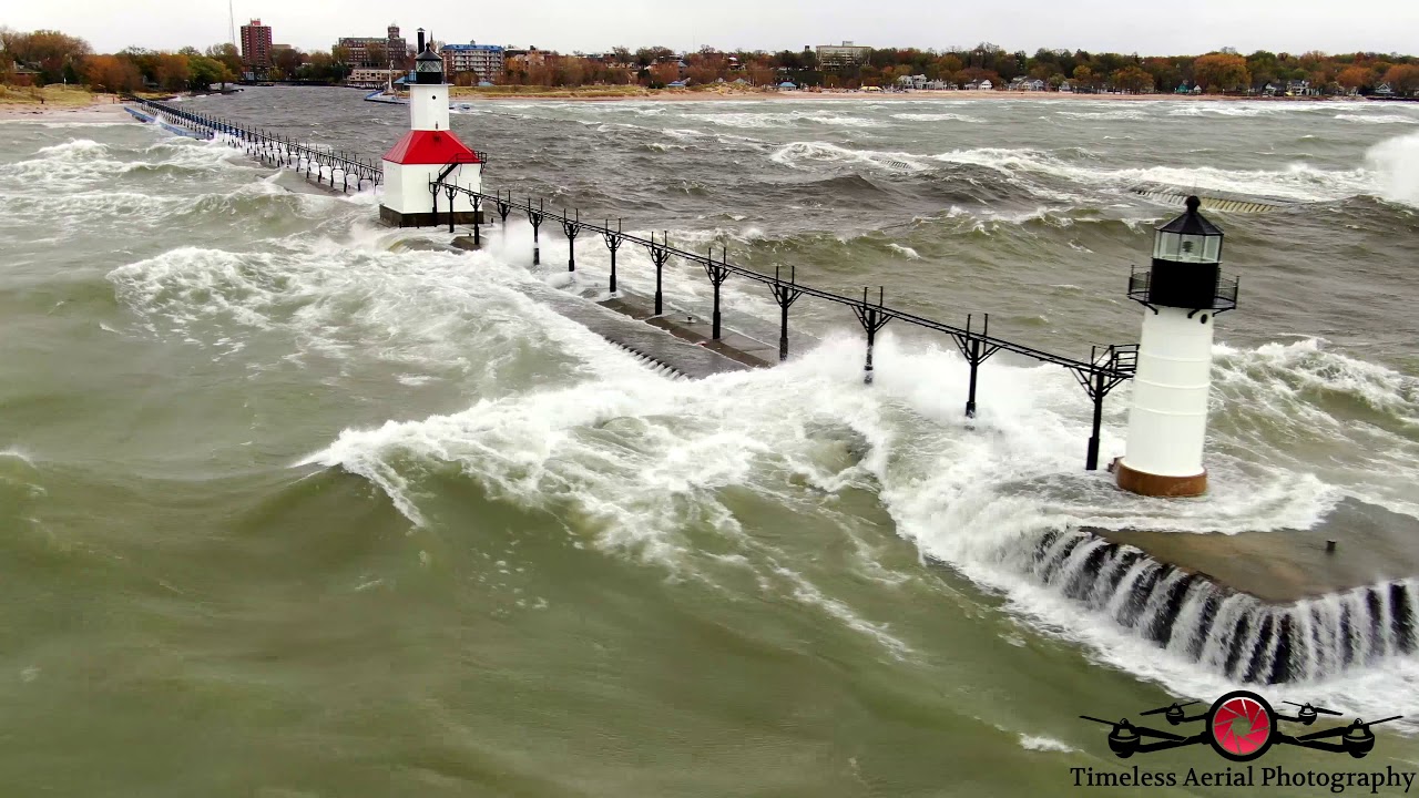 18FT Waves Must SEE Winds up to 50 Mph Hitting St. Joseph Lighthouse 4k