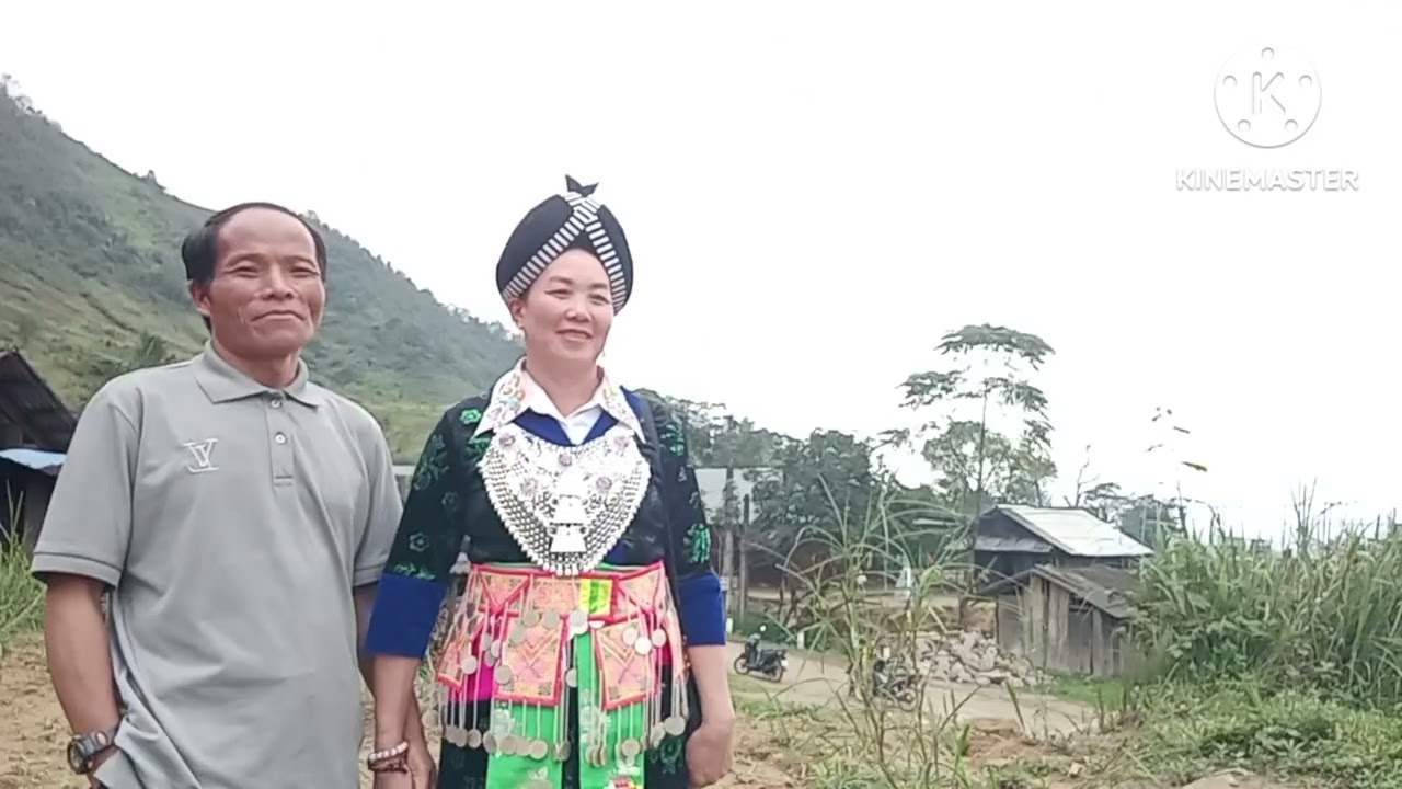 Nxiav xyooj tooj pov muas hais txoj kwv txhiaj nkauj nraug 