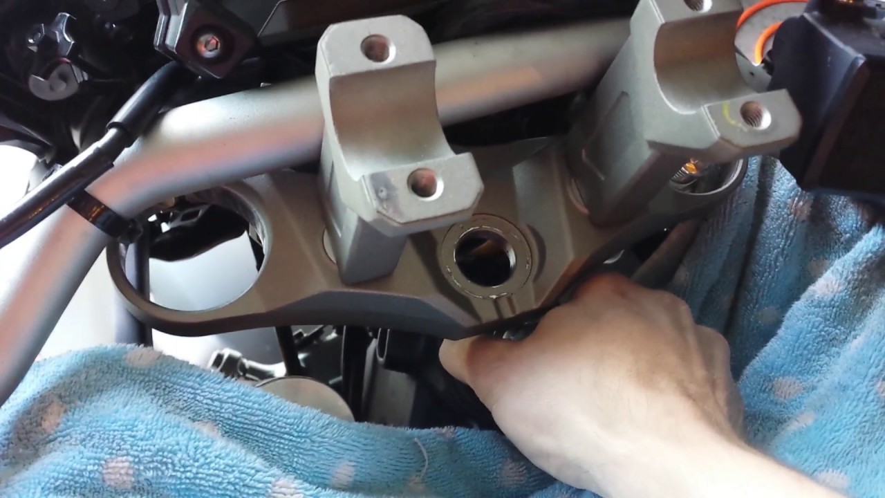 Yamaha FJ-09/MT-09 Tracer/FZ-09 How to Torque Steering Stem Nut and Bearings