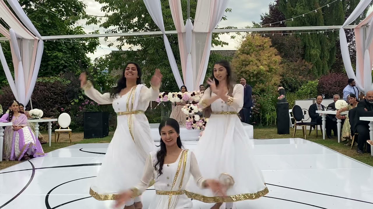 Bollywood Performance - Dil Cheez Kya Hai, Pairon Mein Bandhan, Nimbooda, Jhumka Gira -FILME Academy