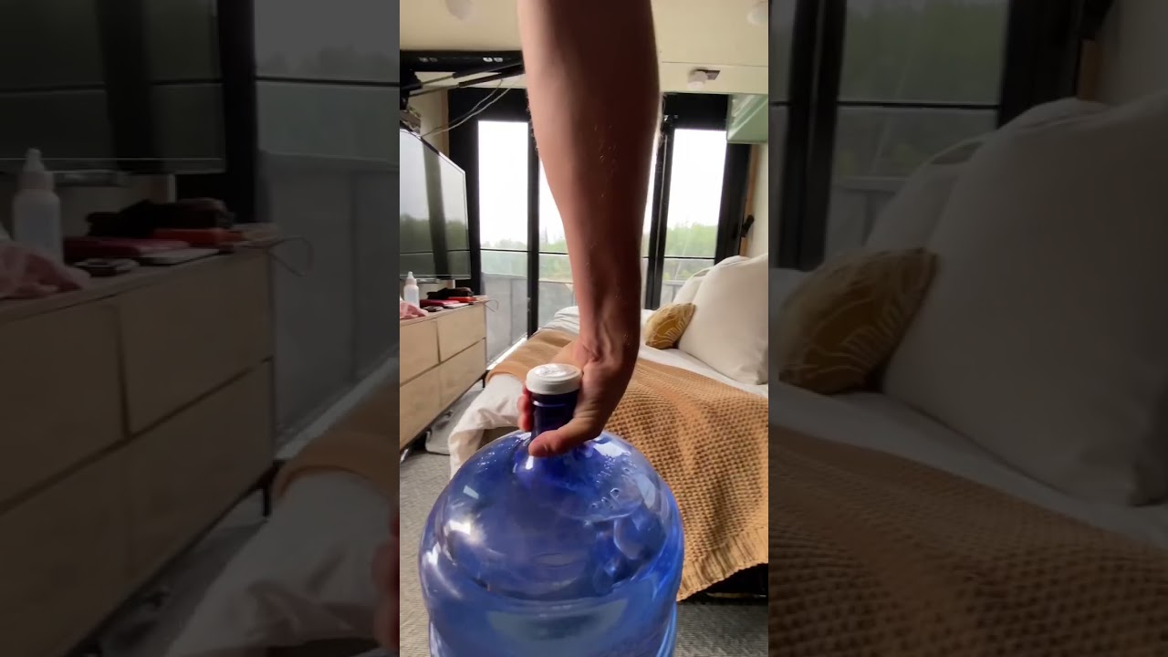 How we get Fresh Drinking water living OFF-GRID in our Bus 💦 