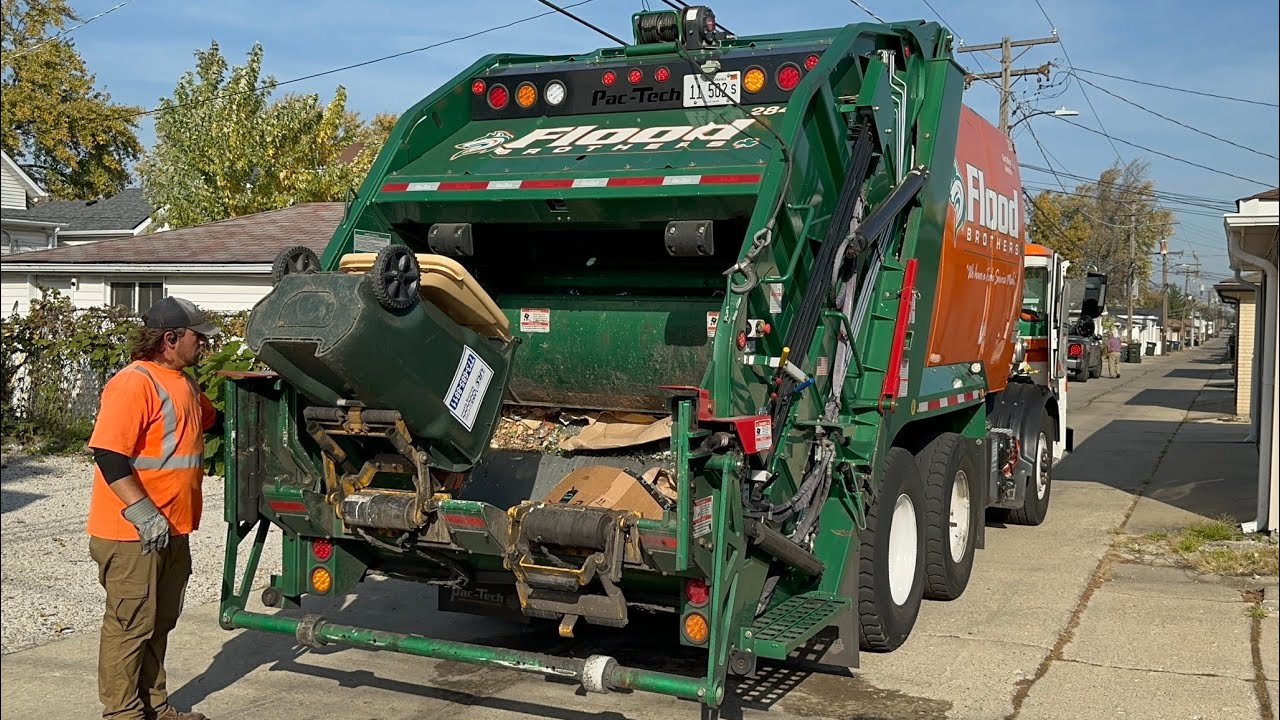 Flood Brothers Autocar ACX Pac Tech Rear Loader Garbage Truck Packing Recycling