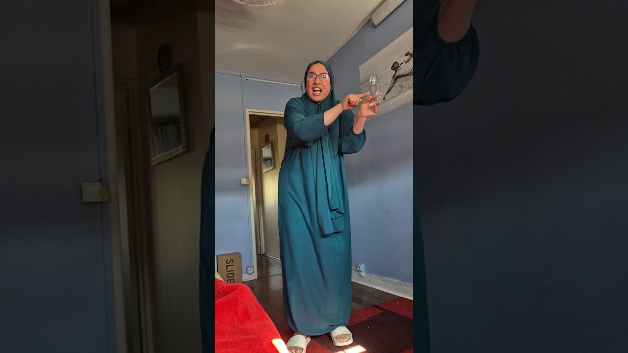 الأم لما تخلف صبيان بتستحما بالبرفان 🤣🤣🤣