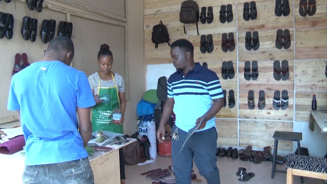 WAHITIMU WA CHUO WAPENDANAO WAGEUKIA UJASIRIAMALI WA VIATU
