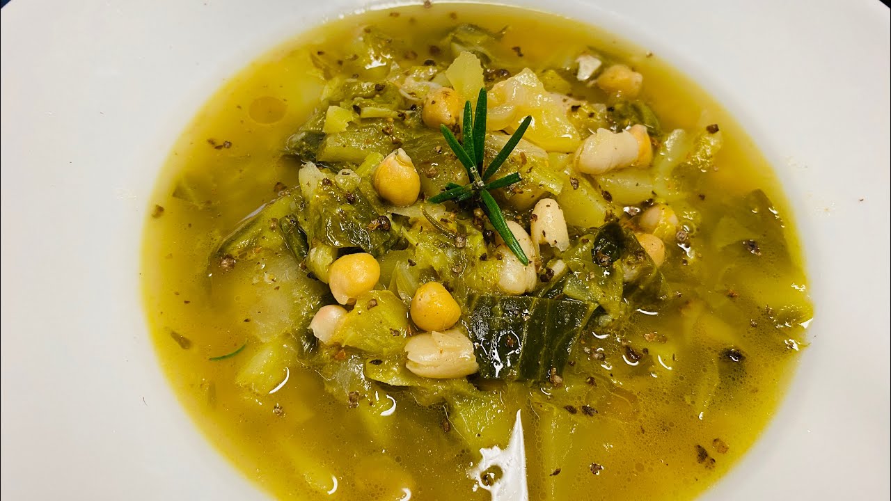Zuppa di cavolo cappuccio, patate e legumi, così buona e sana ￼