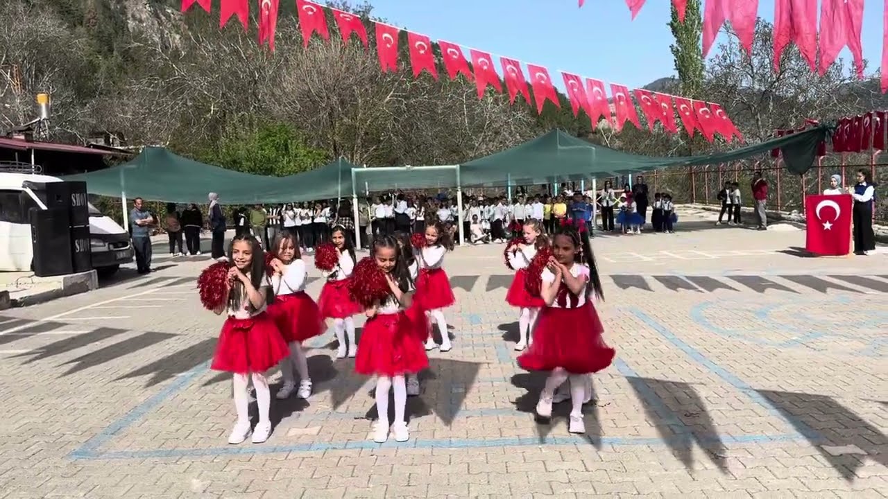 Tiridine Bandım-23 Nisan İlkokul Gösterisi 2025 Miniklerden Muhteşem Performans!