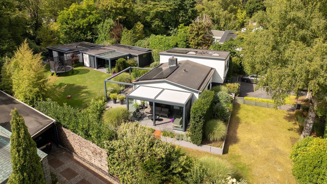 Een DROOMVILLA  met twee multifunctionele vrijstaande bijgebouwen – wonen als in een privé-resort!