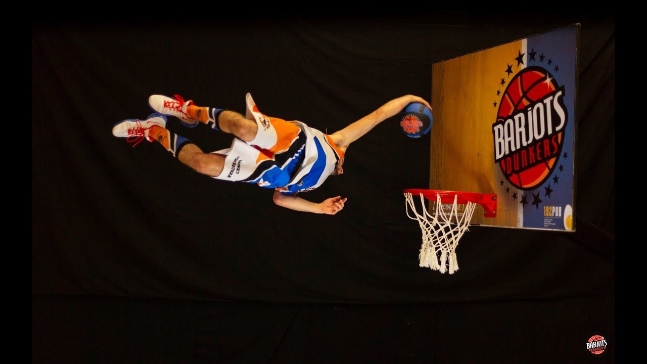 Show basket acrobatique &agrave; Poitiers Basket 86 2K19 I Barjots Dunkers