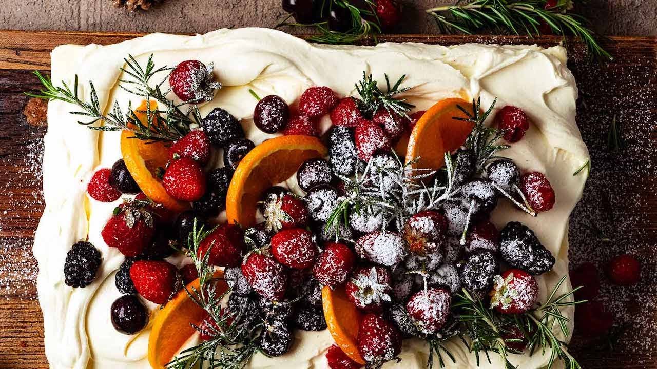Easy Christmas Cheesecake - no bake!