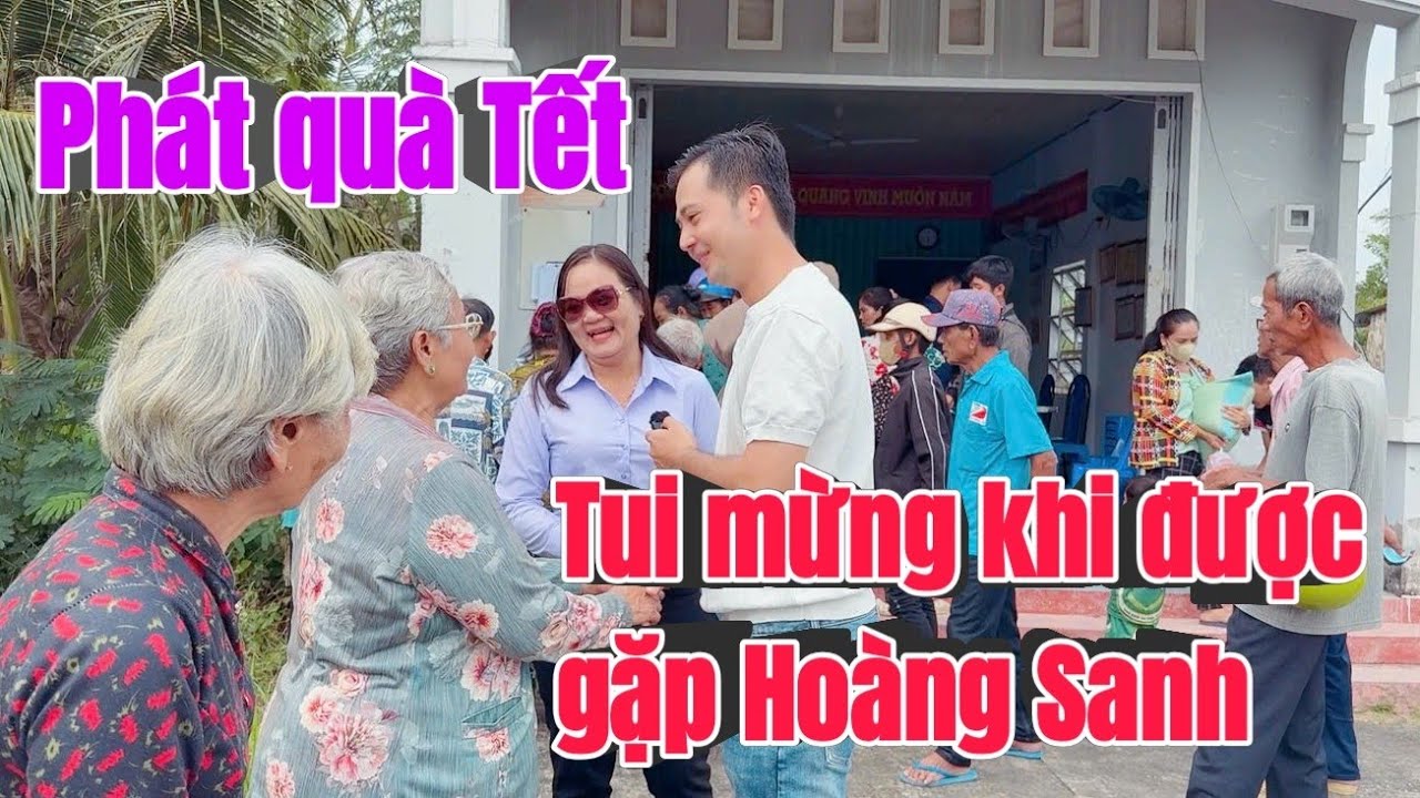 Bà con rất vui mừng khi lần đầu tiên được gặp Hoàng Sanh ngoài đời