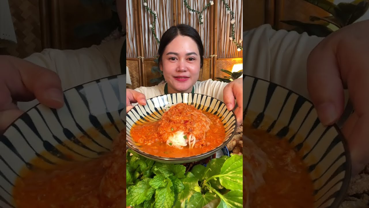 หมี่กะทิอุบล กินกับหัวปลี ผักแพรว แคบหมูกรอบๆ ได้กินอาหารที่อยากกินแค่นี้ก็สุขใจ