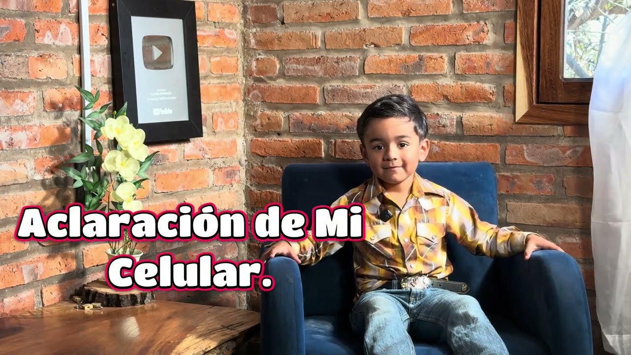 El Niño explica porque tiene un Celular, Les contamos todo. 