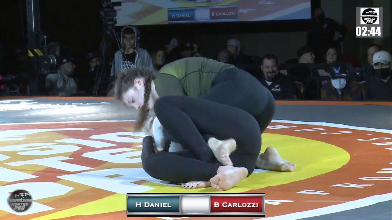 Submission Hunter Pro 63 Hallie Daniel vs Bela Carlozzi