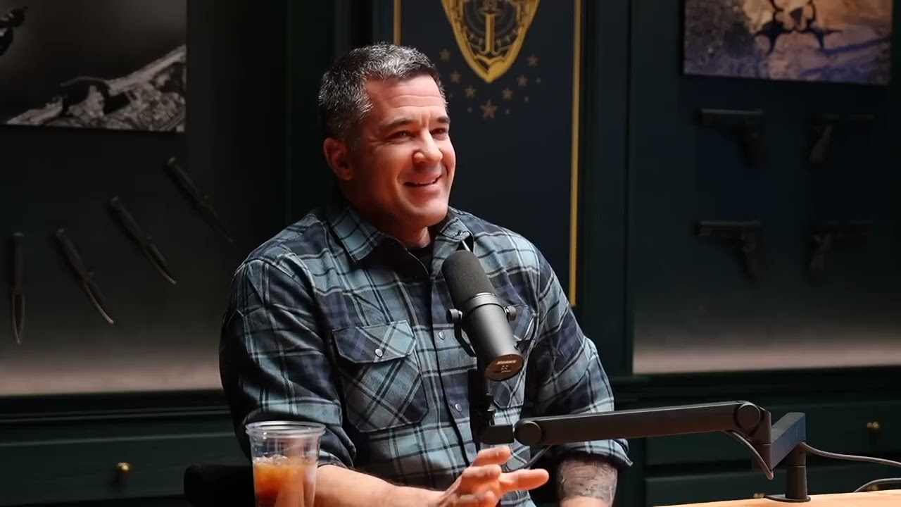 Двое бывших морских пехотинцев из подразделения SEAL поделились своими неудачами во время прыжков...