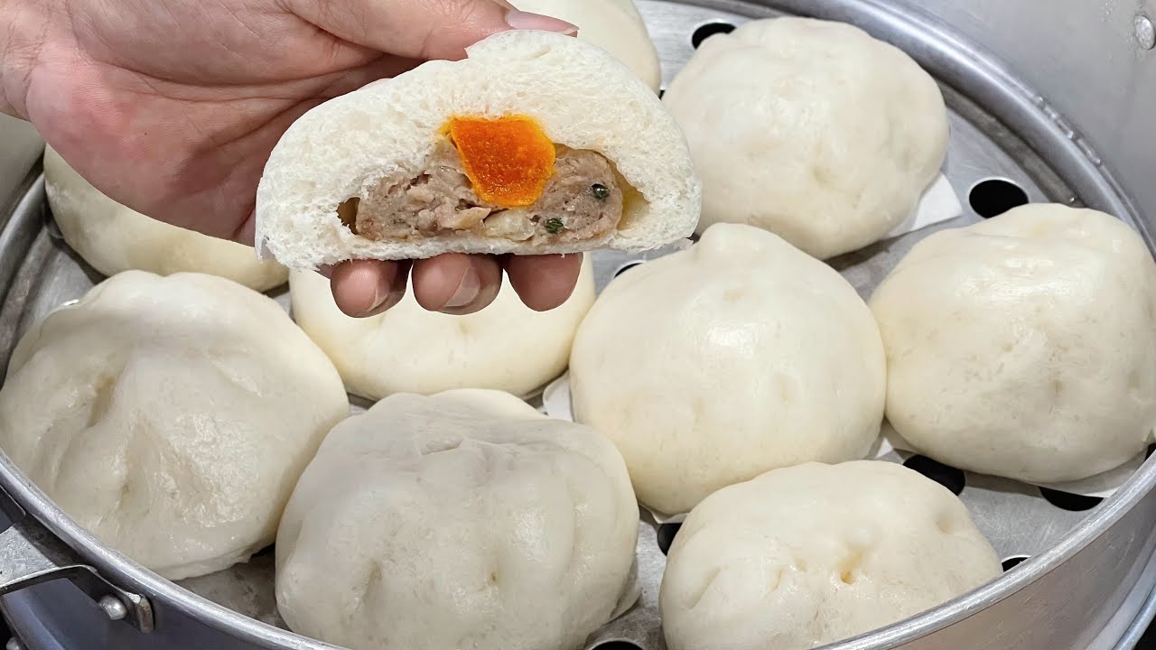 ซาลาเปาไส้หมูสับไข่เค็ม สูตรแป้งนุ่มฟู นวดมือแค่ 5 นาที ไส้แน่นกลมกล่อมอร่อย วิธีทำง่ายๆ