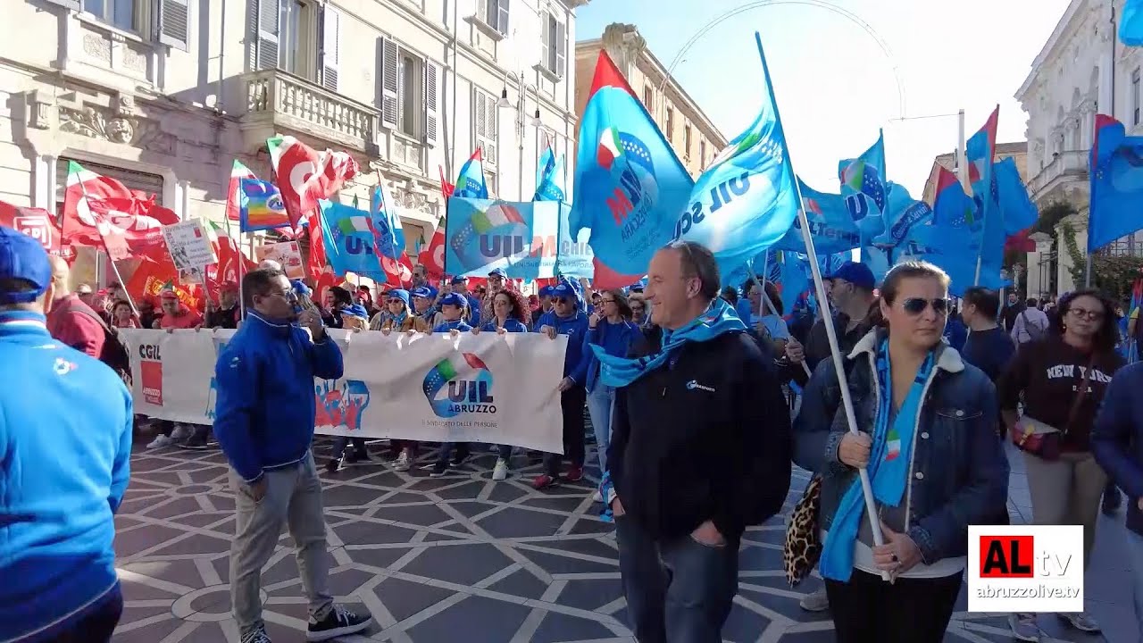Sciopero generale di Cgil e Uil: in migliaia in piazza a Lanciano contro la manovra del Governo