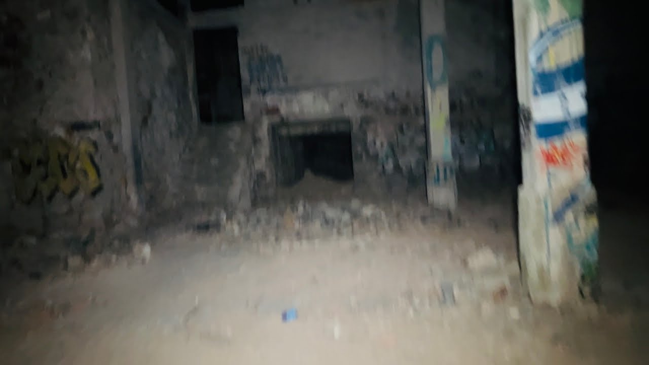 N|ñ4 o mujer del vestido negro | CONSTRUCCIÓN EN RUINAS 