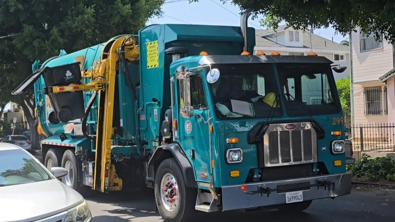 37299 Collecting Afternoon Trash