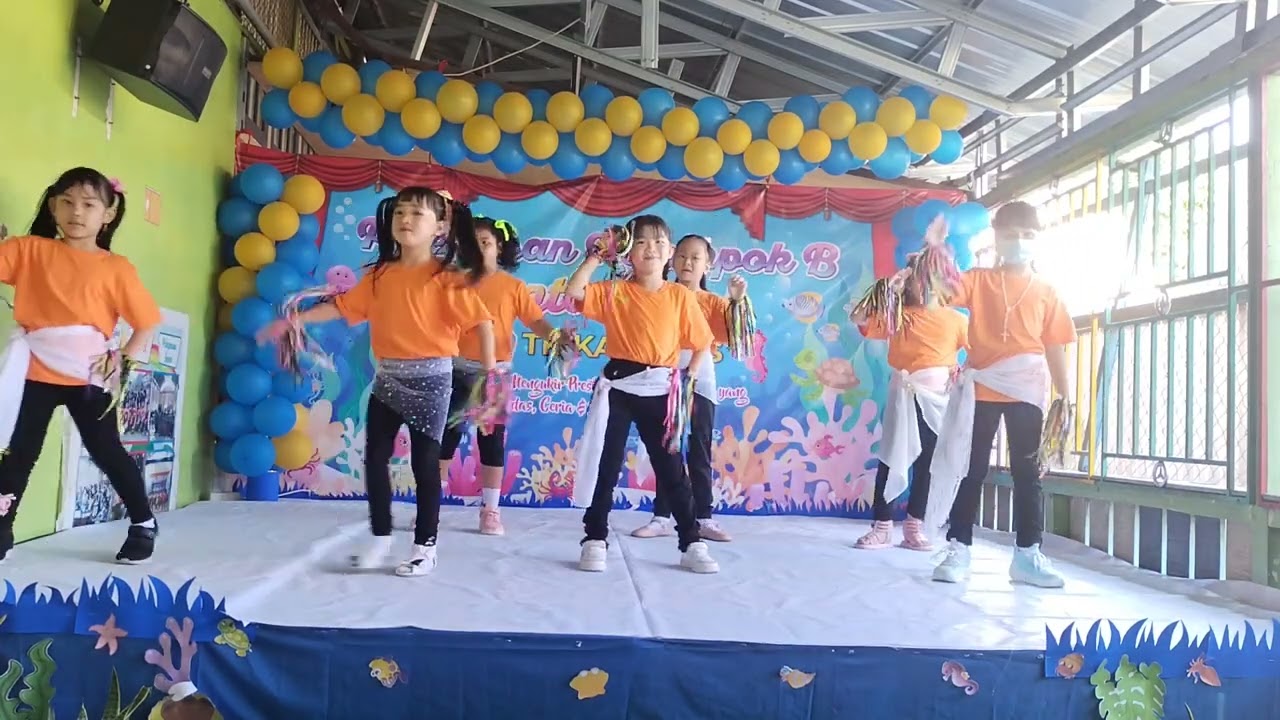 Tarian rasa sayange dari Kel B1
