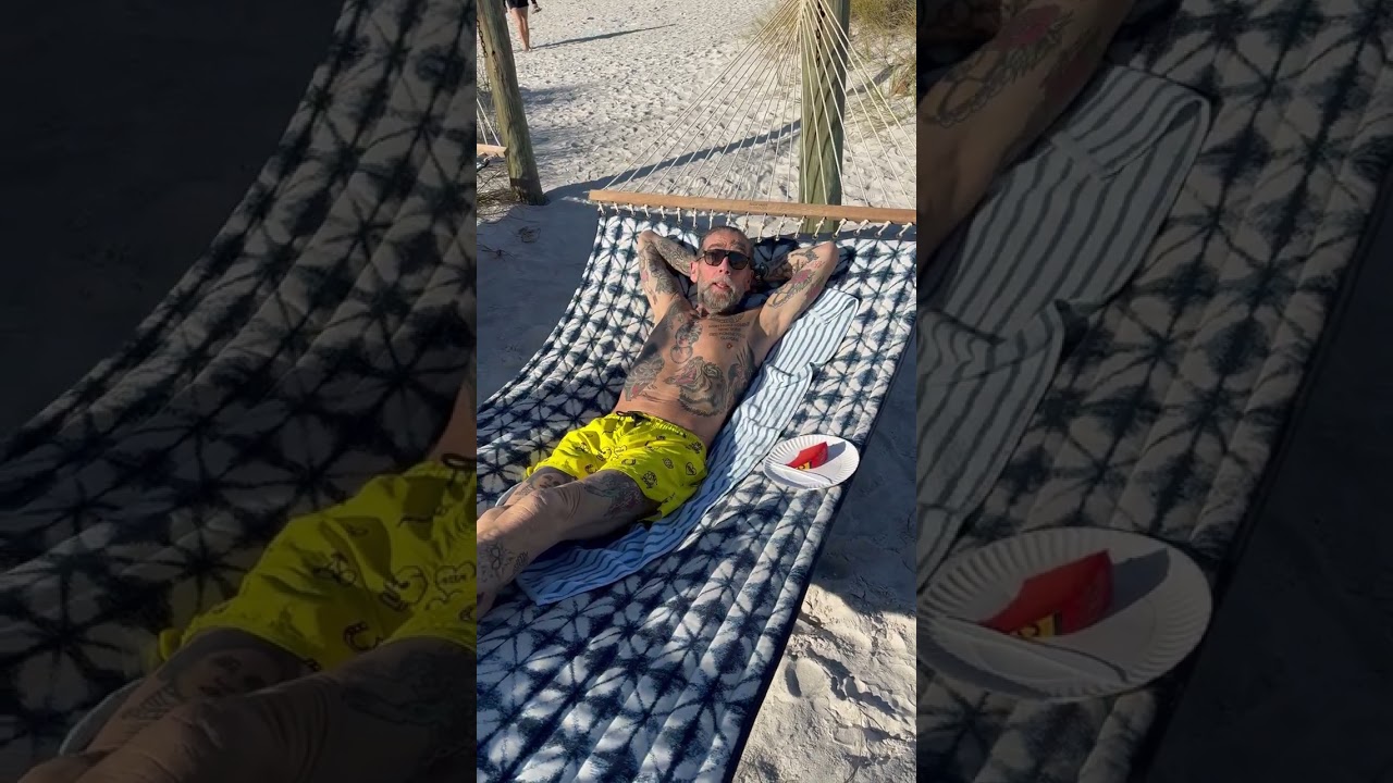 Enjoying Crazy Cheese Liebeskäse on the beach