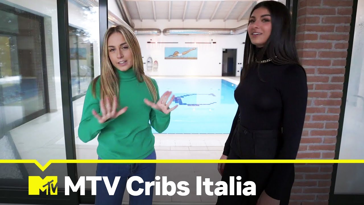 Ambra Cotti con Elisa Maino e la piscina coperta con l'angolo gossip | MTV Cribs Italia 2