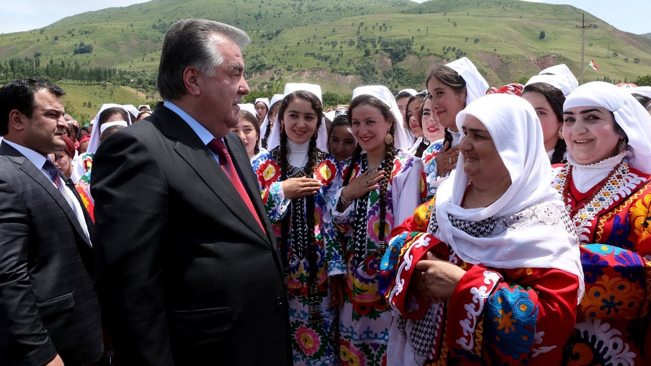 Пешвои миллат Эмомалӣ Раҳмон бо сафари корӣ ба ноҳияи Нуробод ташри...