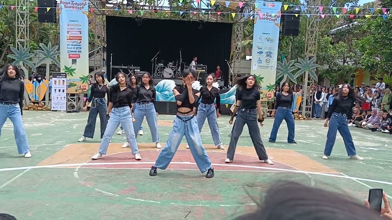 MoneyBillS - MODERN DANCE event HUT SMA NEGERI 10 MALANG • tim Pink Venom -  blackpink