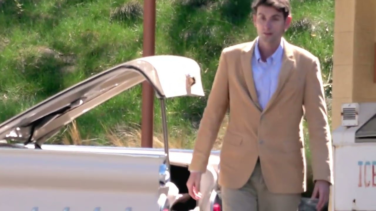 Knife-Wielding Norman Bates Terrorizes Tram Tour at Universal Studios Hollywood!