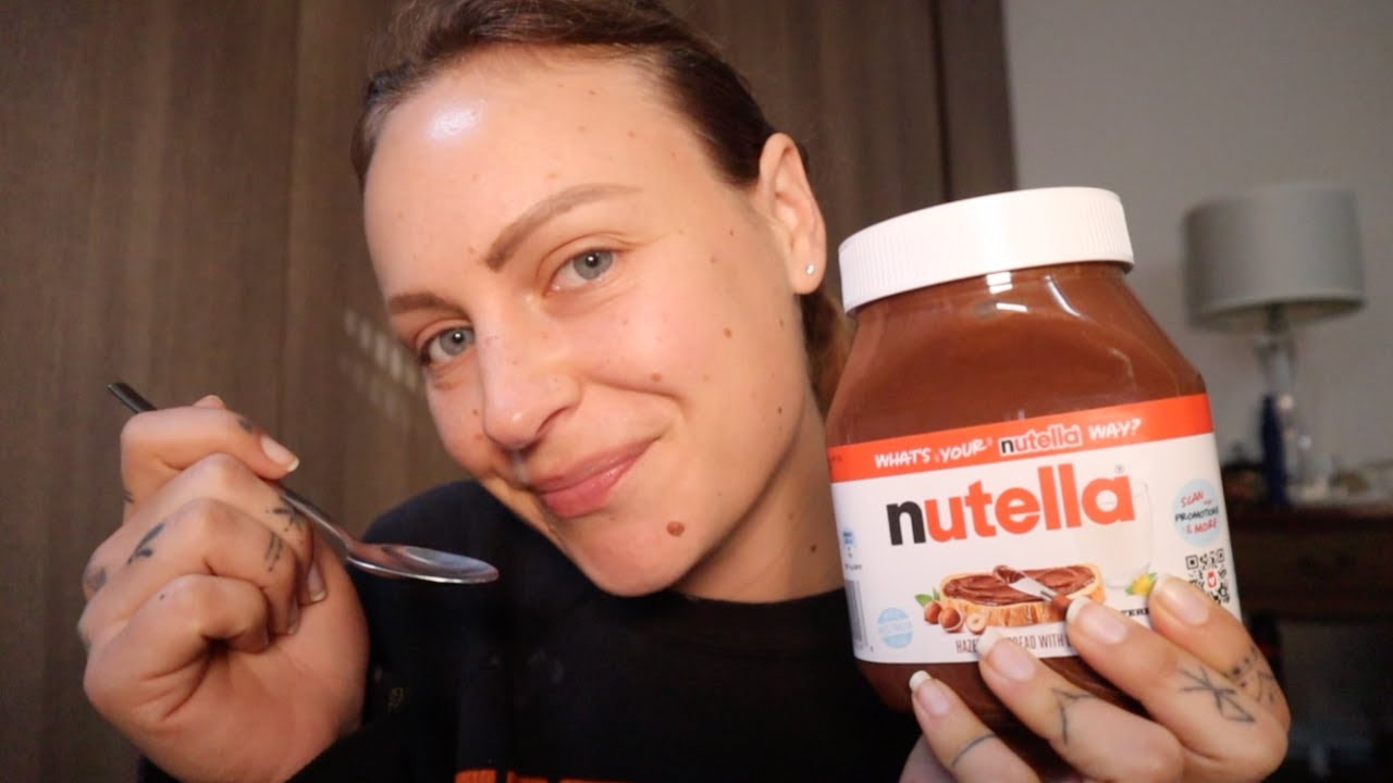 ASMR | Eating Nutella 🍫🍯 *MOUTH SOUNDS*