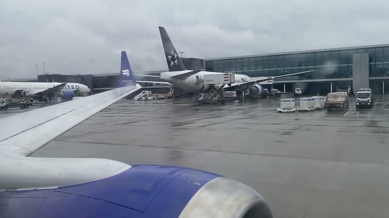 240310 Icelandair FI450 Reykjav&iacute;k-London Heathrow Landing