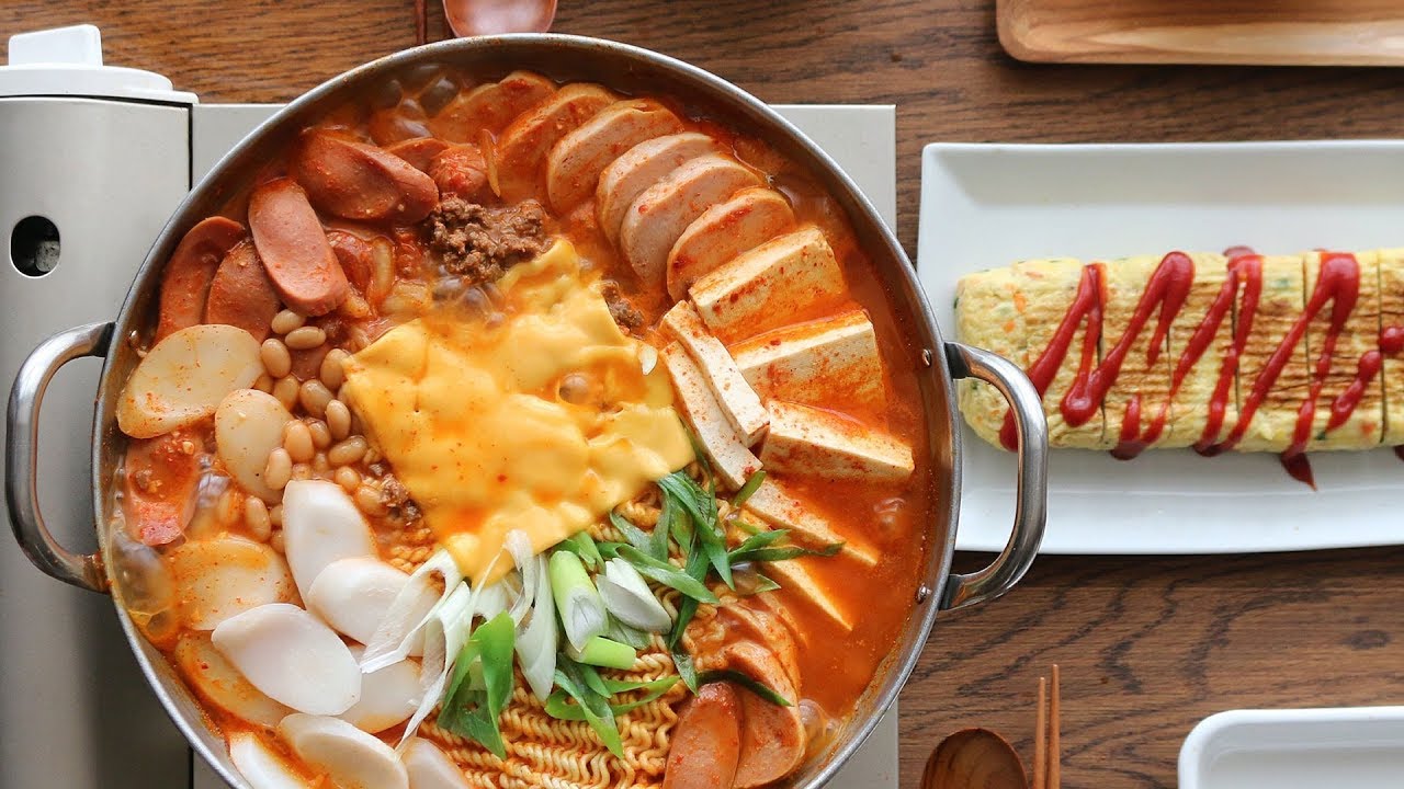 행복이 보글보글, 부대찌개 : Korean Sausage Stew l Army base stew l Budae-Jjigae [우리의식탁]