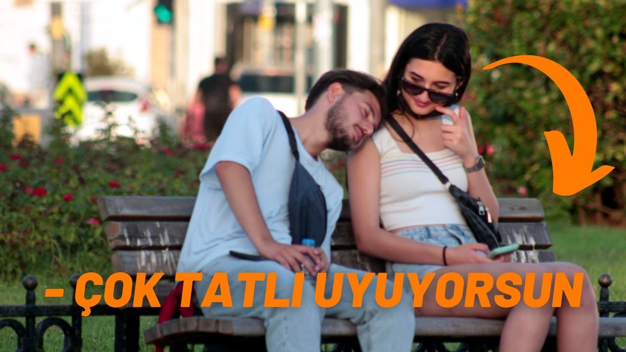 KIZLARIN KUCAĞINDA UYUYAKALMAK - Berkay Yalçın Kamera Şakası