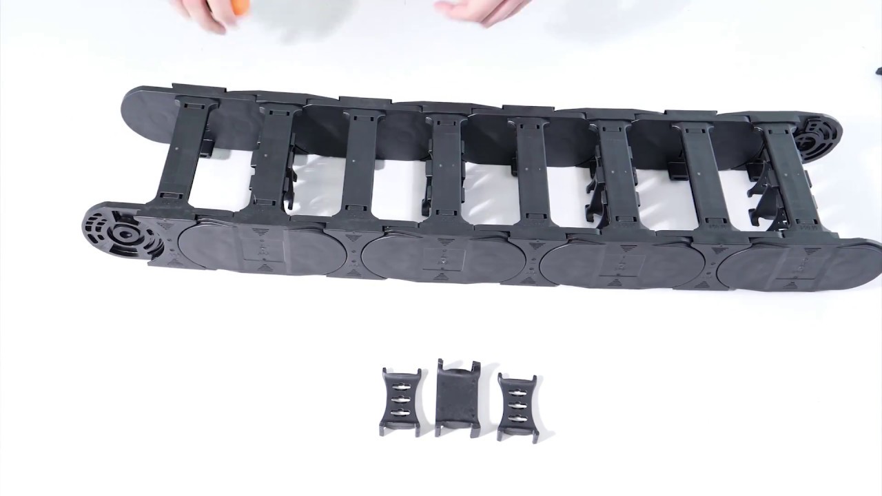 Energy chains notch locking separators