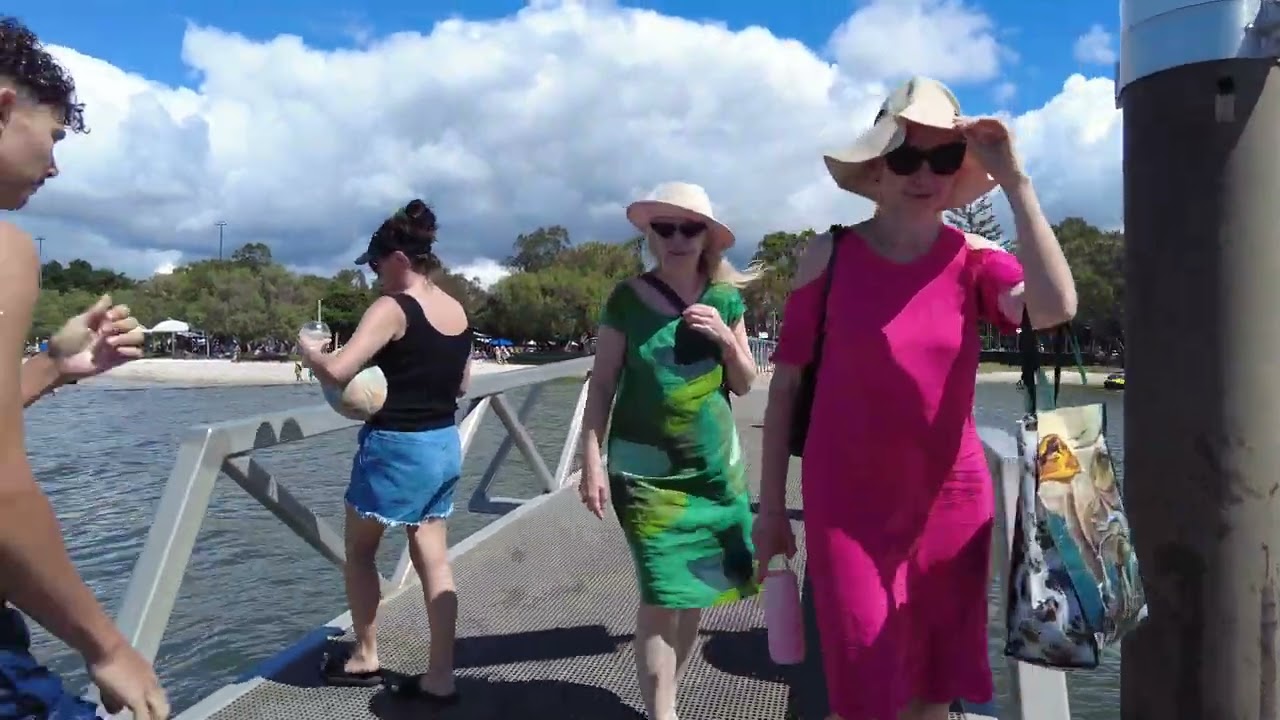 Paradise Point Beach Walk - Gold Coast Australia 🇦🇺 4K Walk Tour