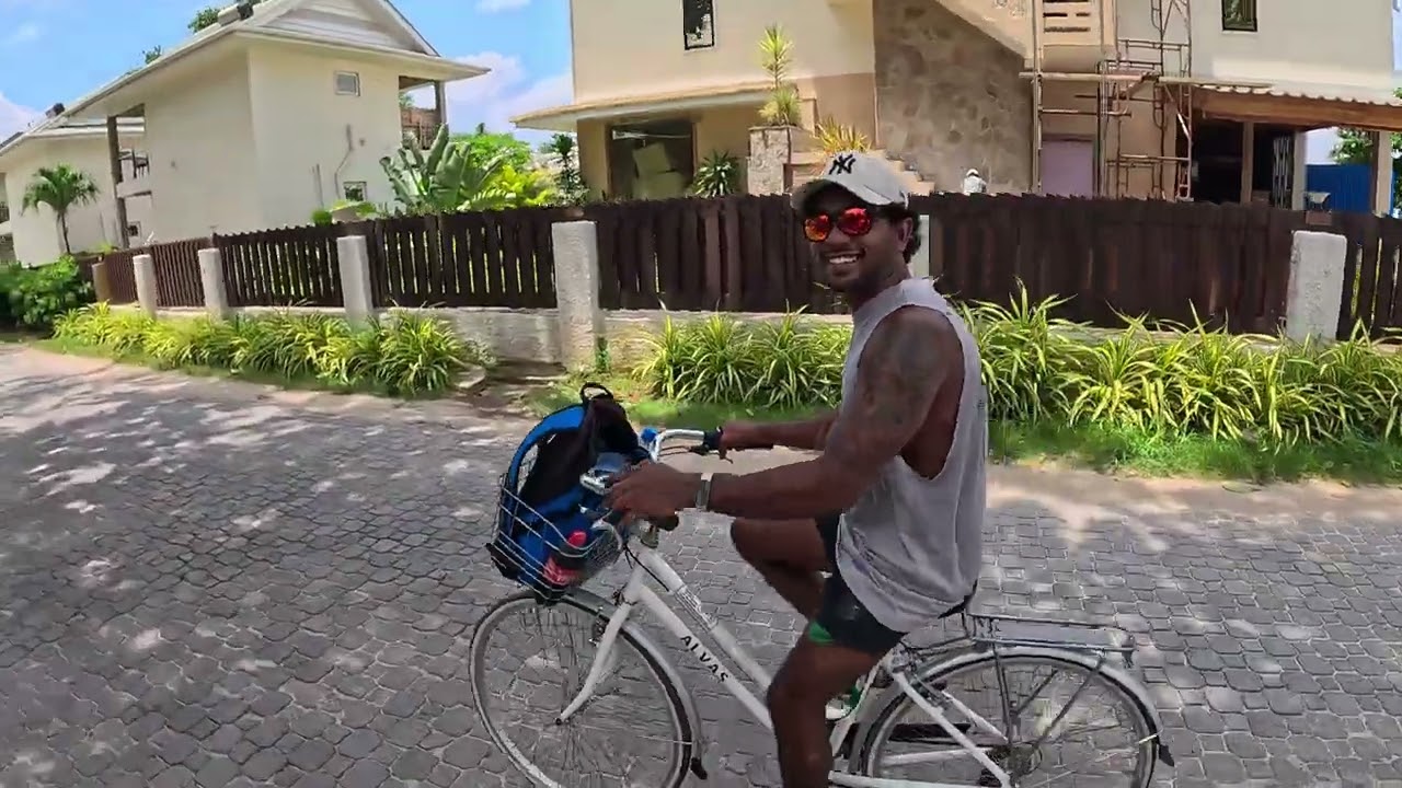 La Digue-Seychelles Bicycle Tour (RAW Video)