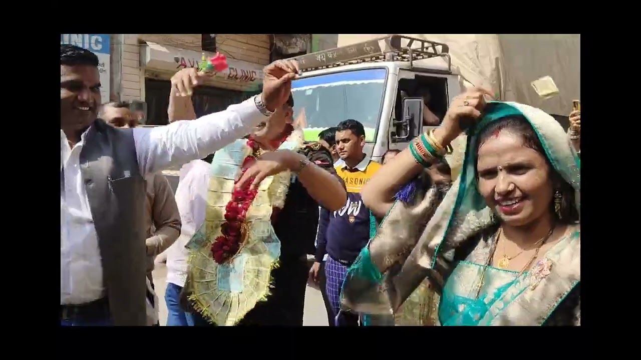 फौजी संजय सिंह 28 साल की नौकरी से सेवानिवृत होकर पहुंचे घर, हुआ भव्य स्वागत