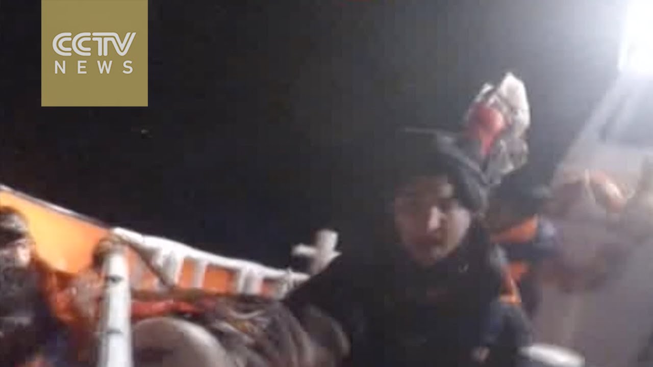 Syrian asylum-seekers saved by Italian Coastguard