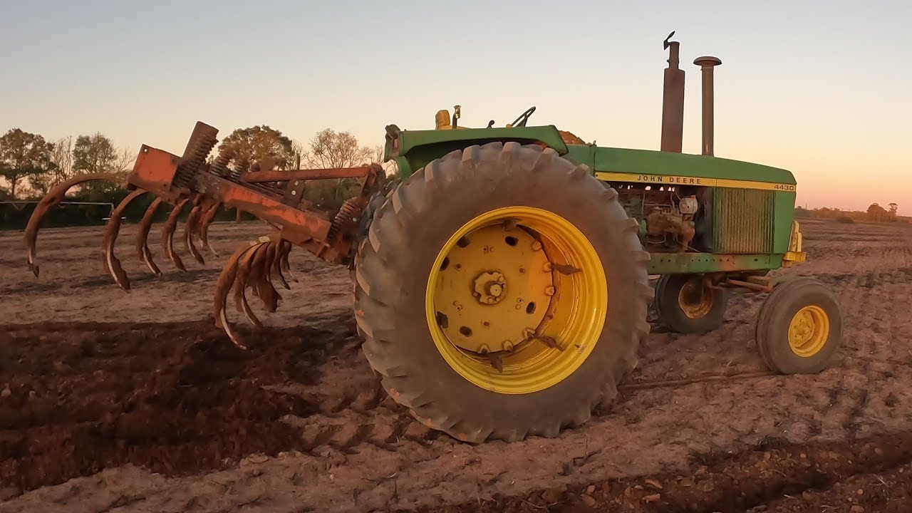 Чизельная вспашка с JD 4430
