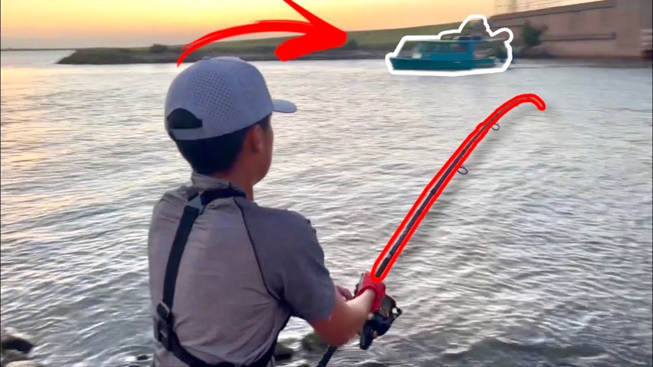This FISH Tried PULLING Me Into The WATER! **Unbelievable** ( Texas City )