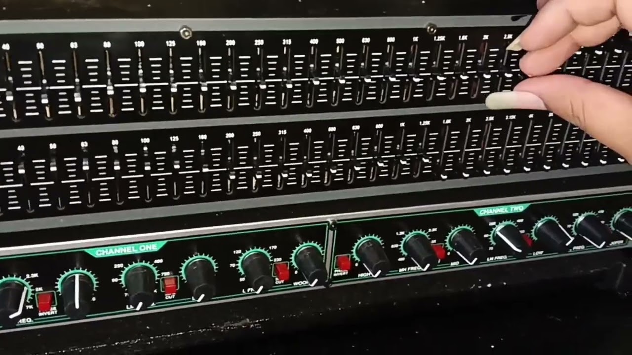 Обзор сабвуферного эквалайзера DBX 231 || дешевый эквалайзер для масс.