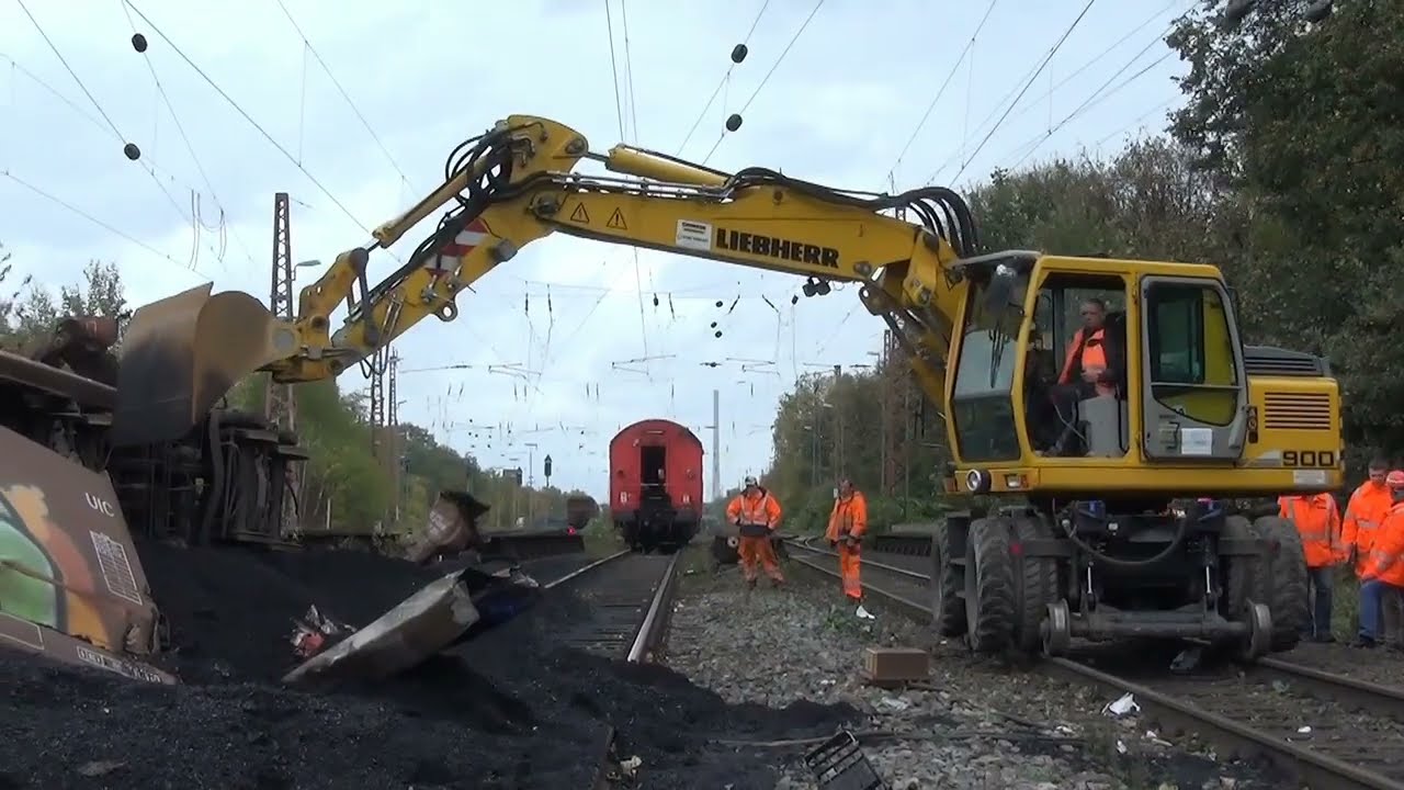Zug entgleist in Gladbeck - Zugunglück in Gladbeck - Lok & Waggons entgleisten nach Flankenfahrt