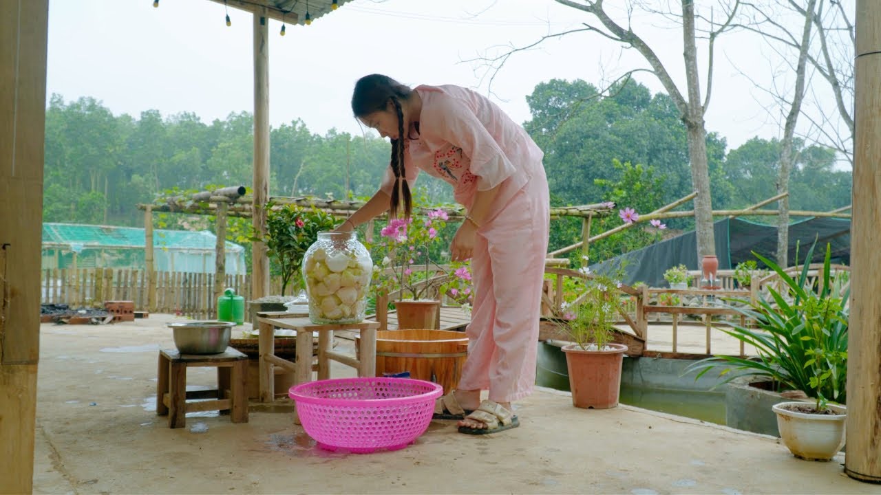 Living alone in the countryside, the girl makes crispy and sweet pickled kohlrabi - Episode 227