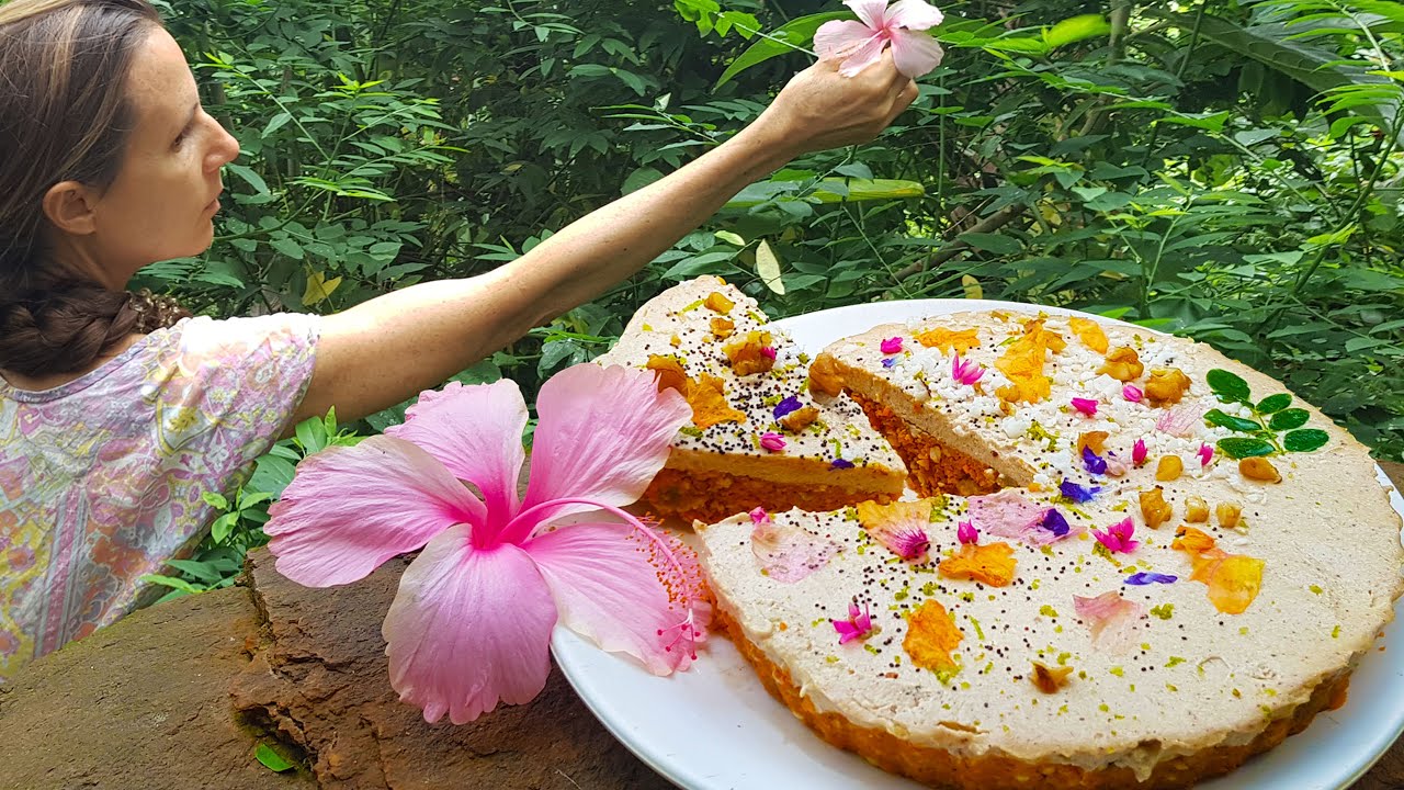 RAW VEGAN CARROT CAKE  | Keep It Raw