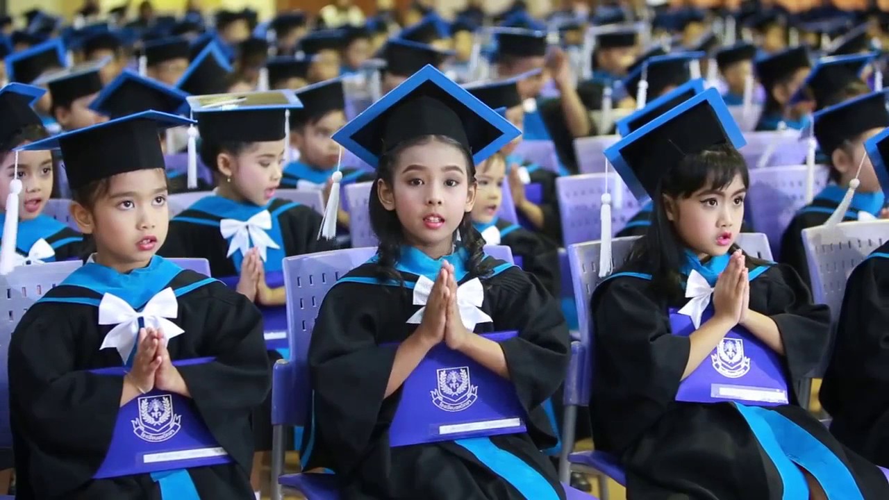 พีธีมอบวุฒิบัตรสำเร็จการศึกษา อนุบาล 3 โรงเรียนพลวิทยา