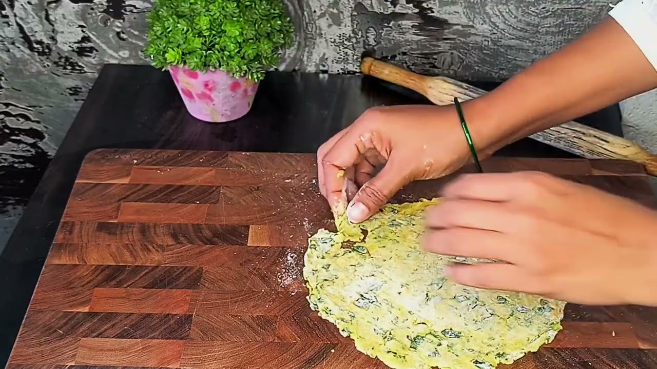 Methi Paratha  Gujarati Recipe एकदा  करून तरी बघा. आवडेल तुम्हाला.